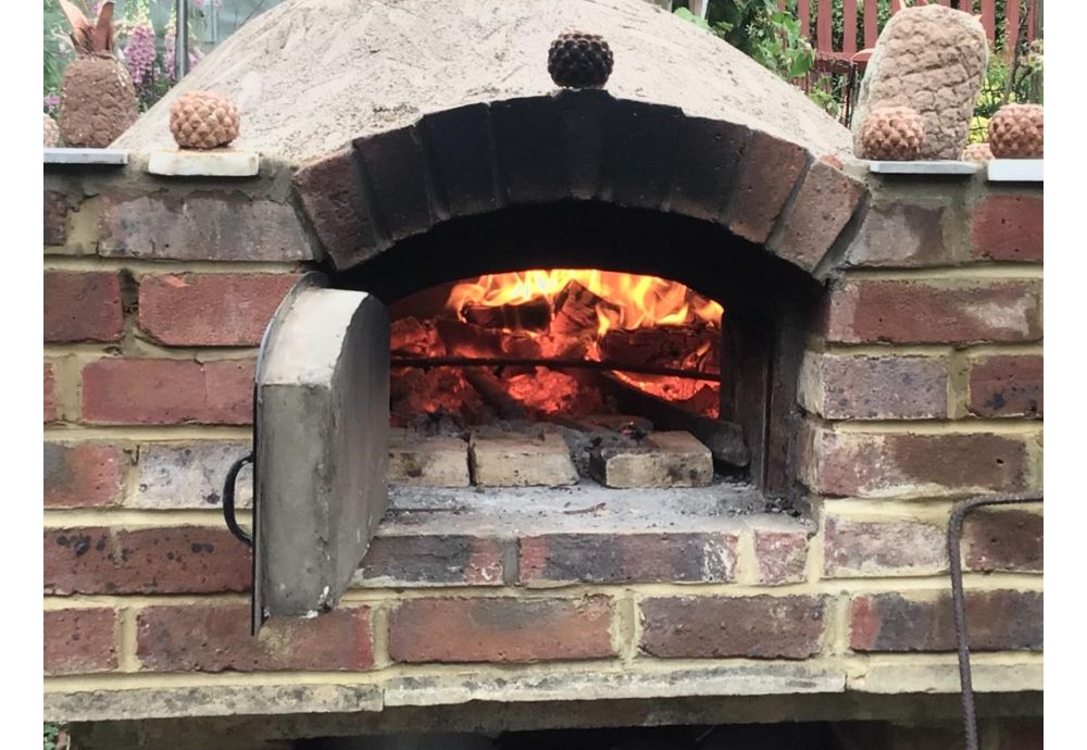Usare correttamente un forno per pizza a legna