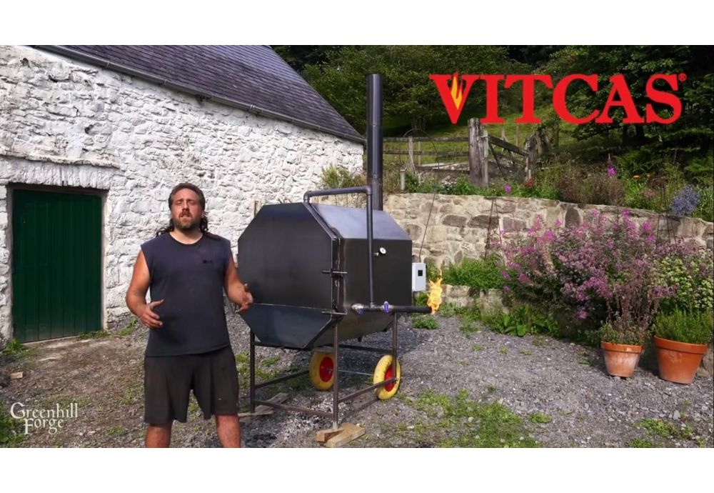 Vitcas nella costruzione di un gassificatore a legna per energia off-grid su YouTube