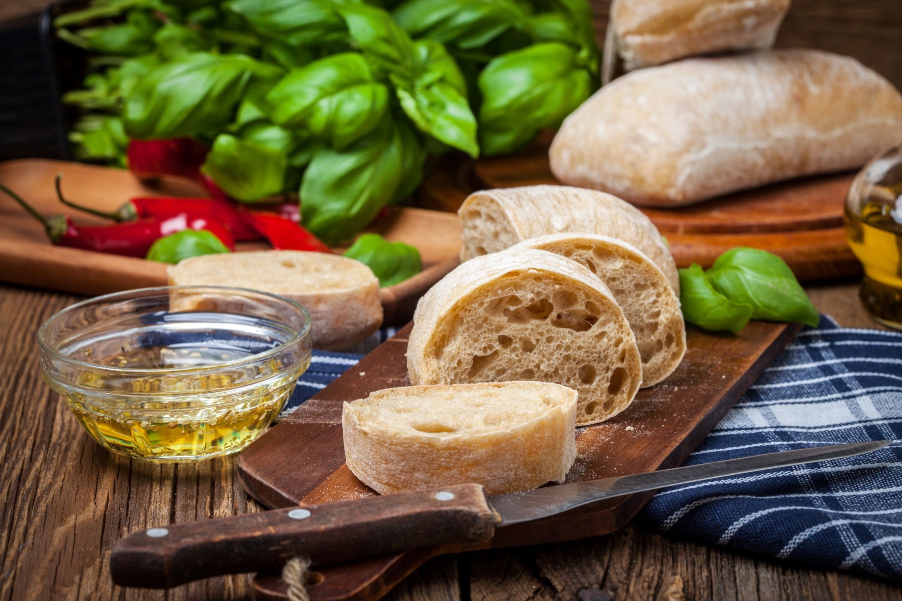 Pane cotto nel forno a legna